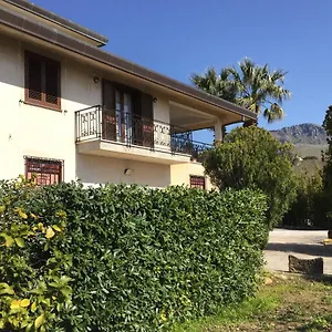 https://a-casa-del-dj.sicilyhotelsitaly.net